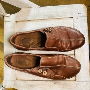 Clarks brown button loafer size 10
